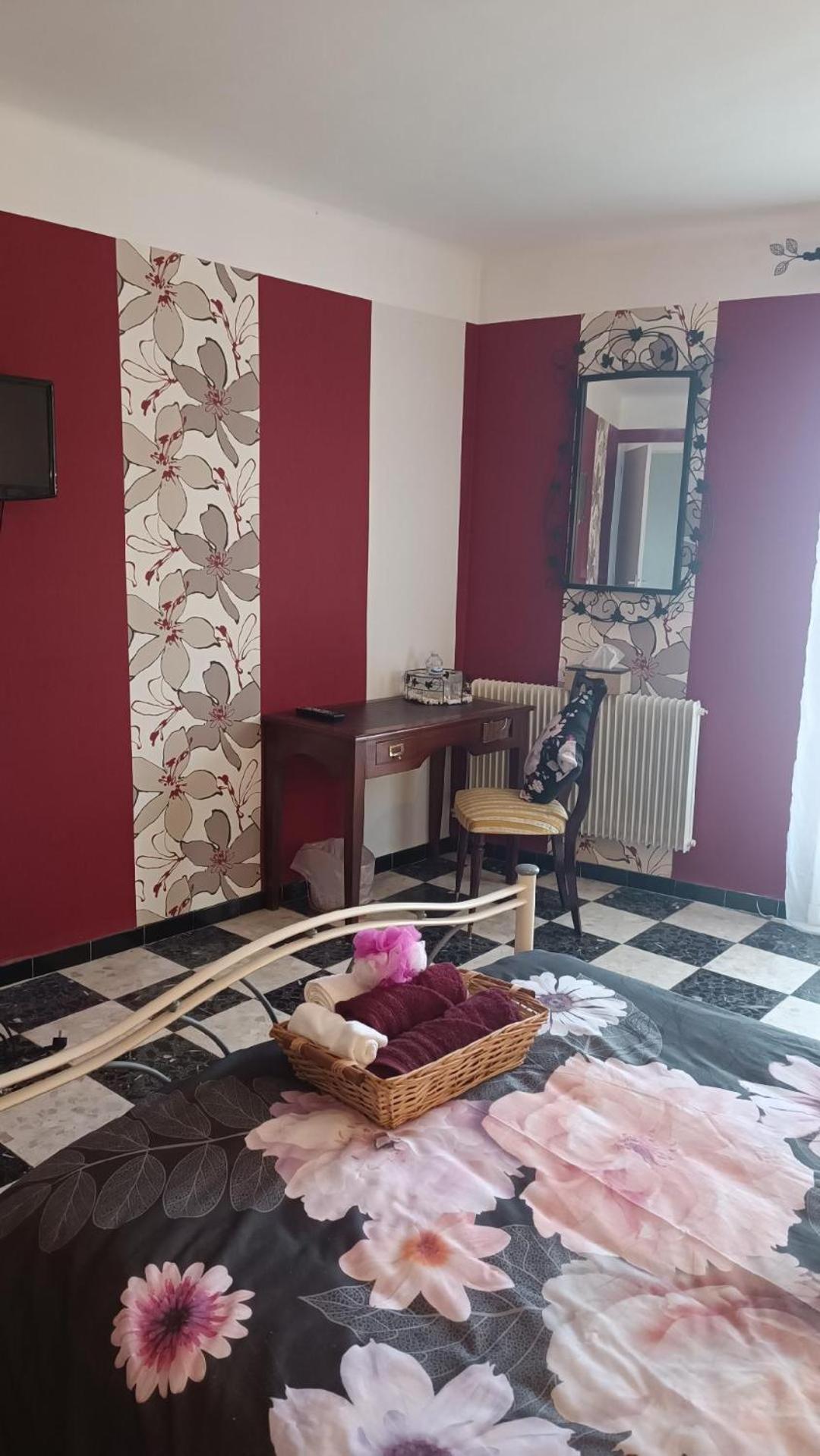 A L' Estiu Panzió Latour-de-France Kültér fotó
